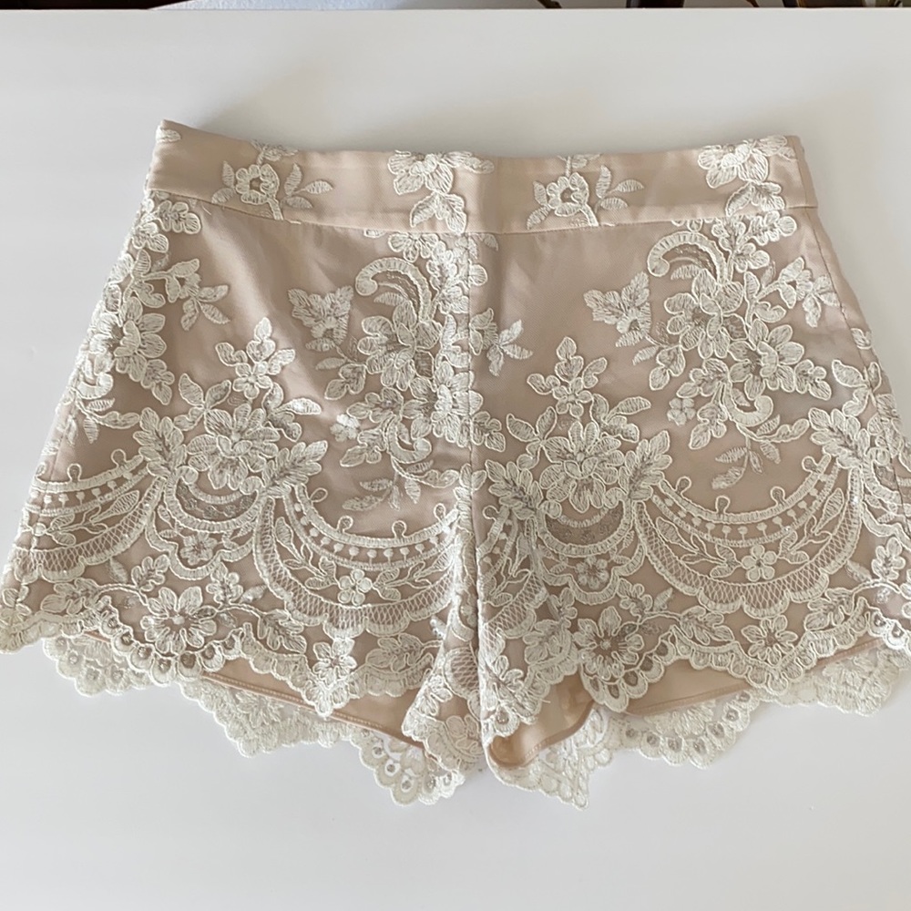 Alice and Olivia lace creme wedding shorts 6
